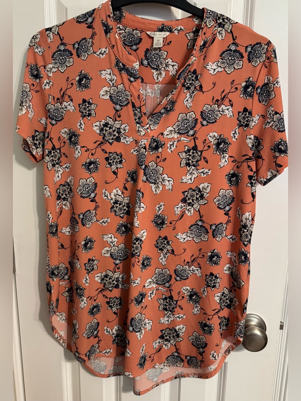 Cato Coral Floral V-Neck Short Sleeve Blouse with Navy & White Print